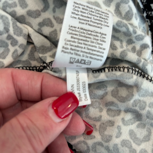 Joyspun Animal Print Women’s PJ Set w Pockets

Size M - Picture 11 of 13